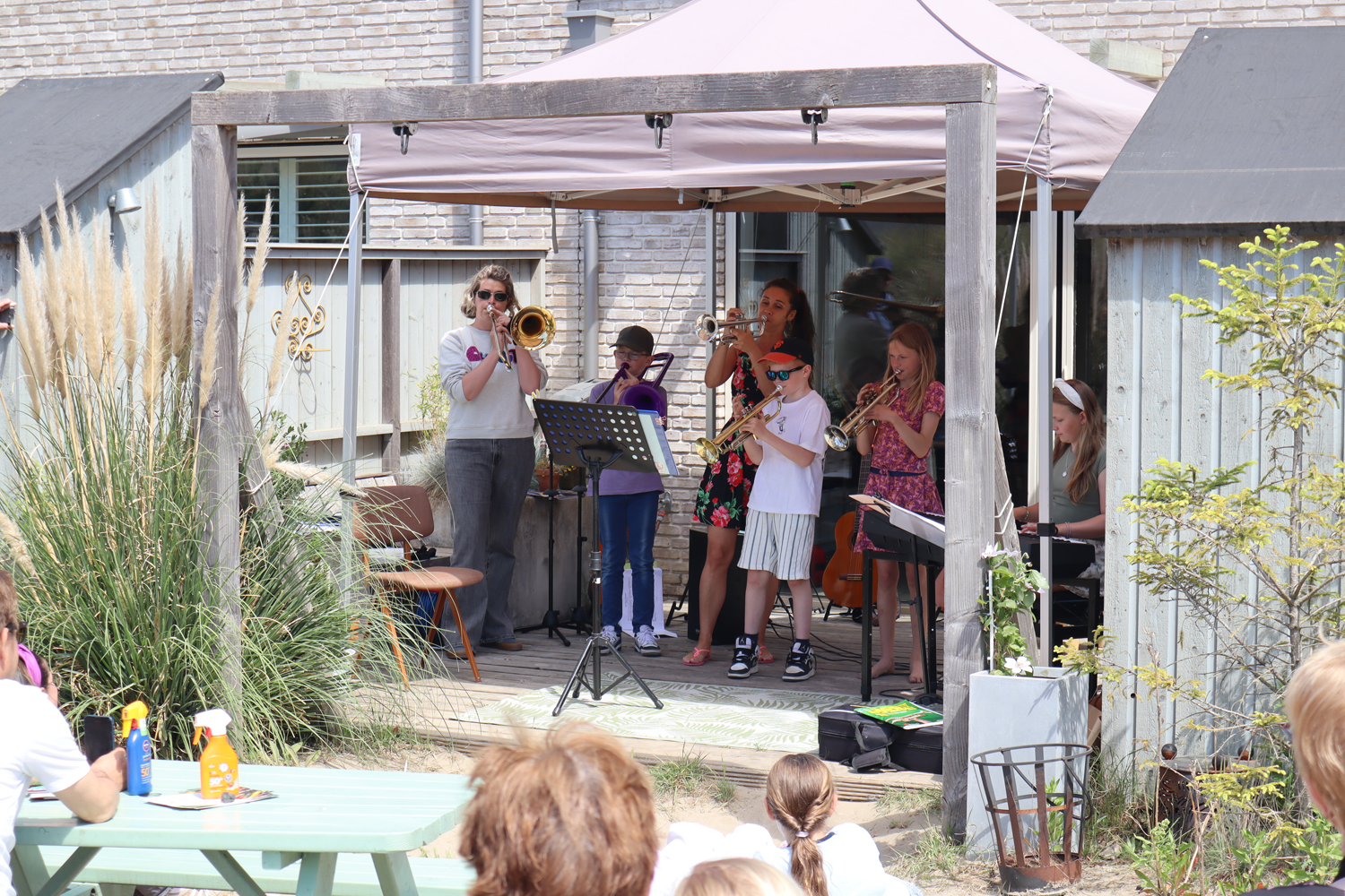 Muziekles Roxi uitvoering Expeditie Duin
